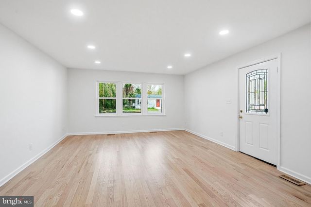36 POINT BREEZE AVE, Clementon, NJ 08021