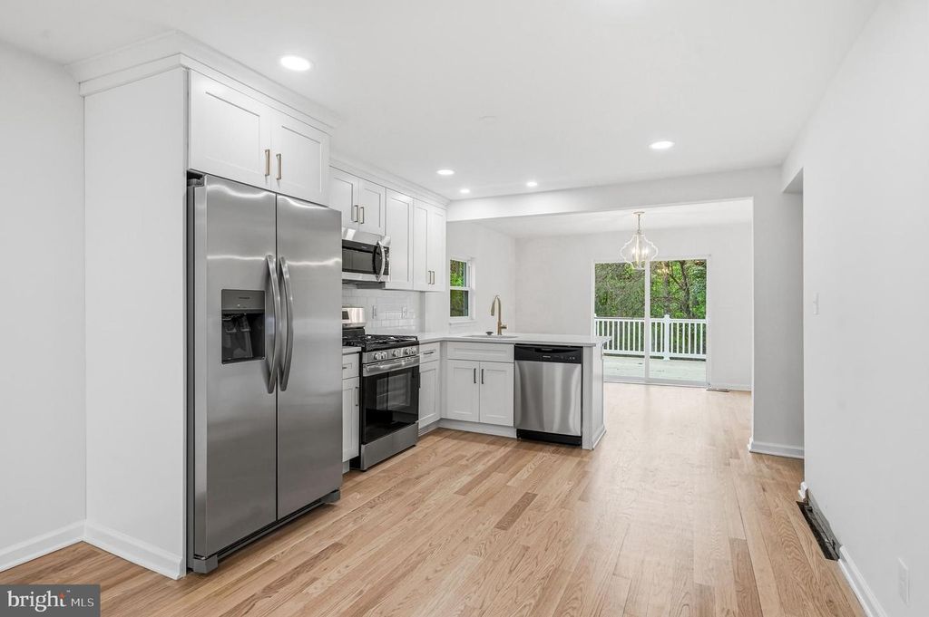 36 POINT BREEZE AVE, Clementon, NJ 08021