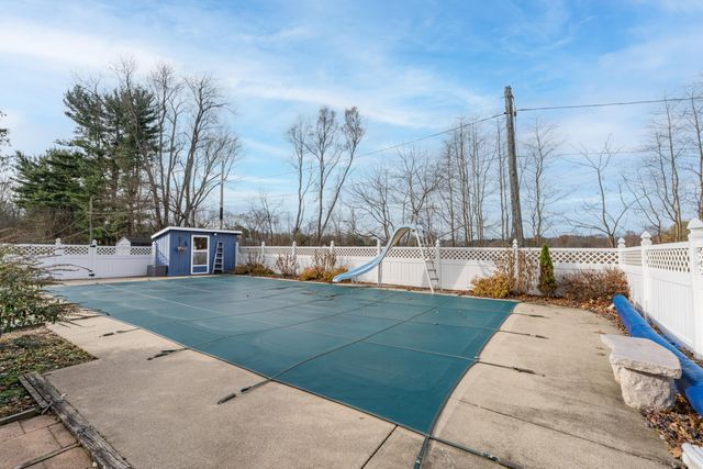 733 Hazen Street, Paw Paw Vllg, MI 49079