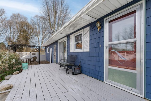 733 Hazen Street, Paw Paw Vllg, MI 49079