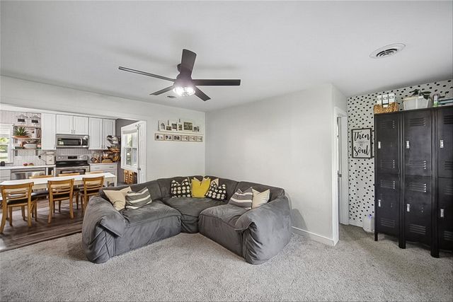 4571 E 38th Street, Des Moines, IA 50317