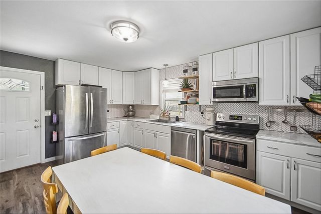 4571 E 38th Street, Des Moines, IA 50317