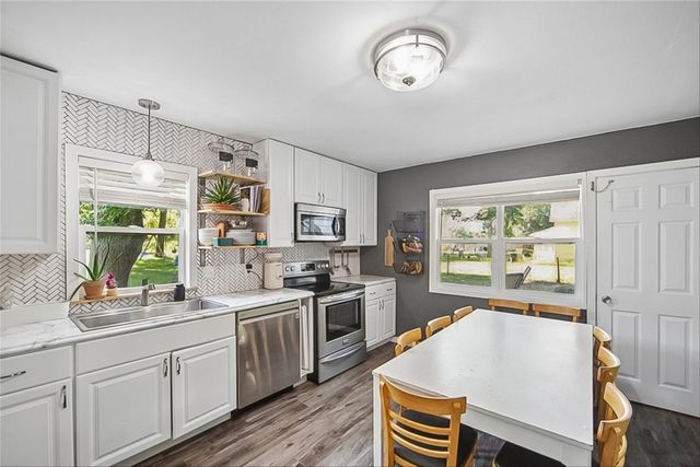 4571 E 38th Street, Des Moines, IA 50317