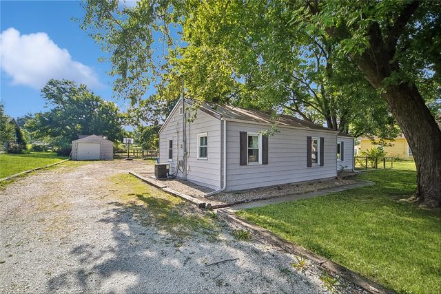 4571 E 38th Street, Des Moines, IA 50317