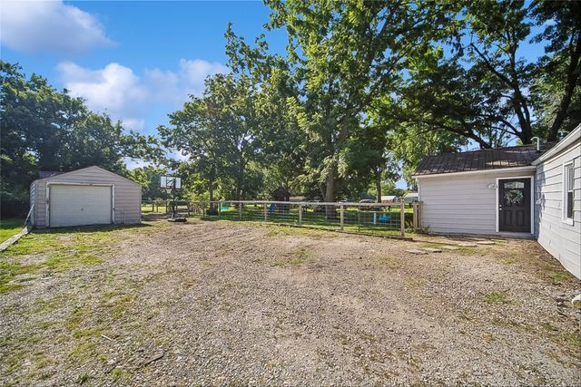 4571 E 38th Street, Des Moines, IA 50317
