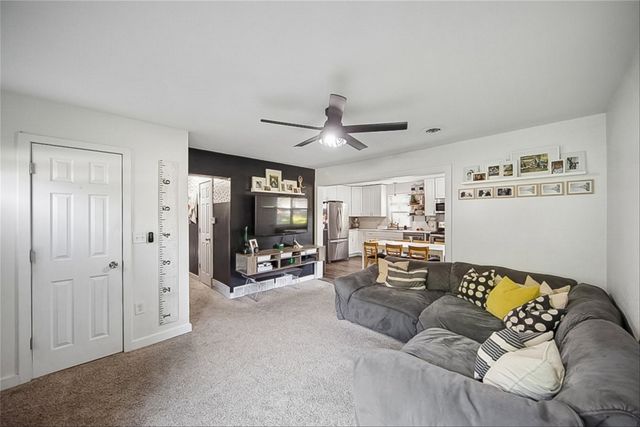 4571 E 38th Street, Des Moines, IA 50317