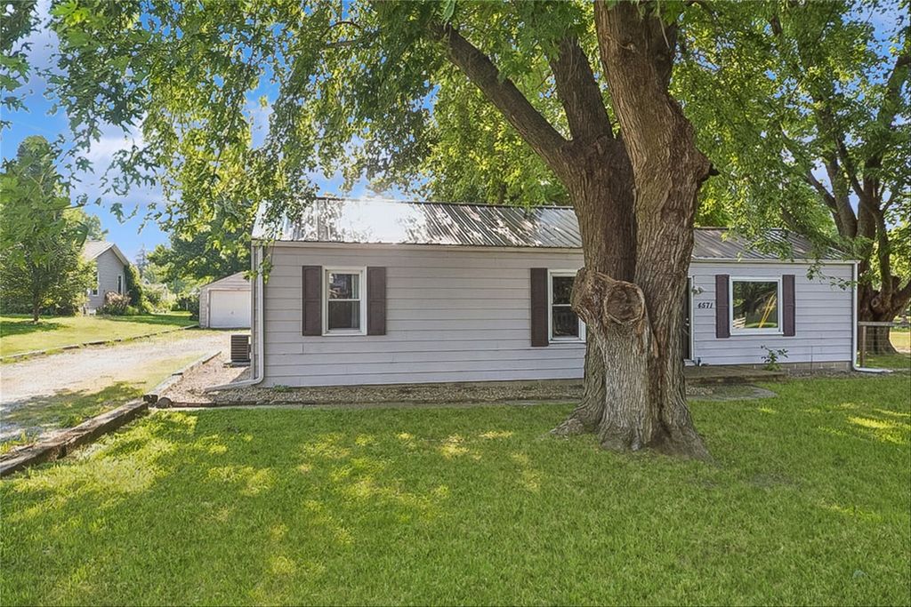 4571 E 38th Street, Des Moines, IA 50317