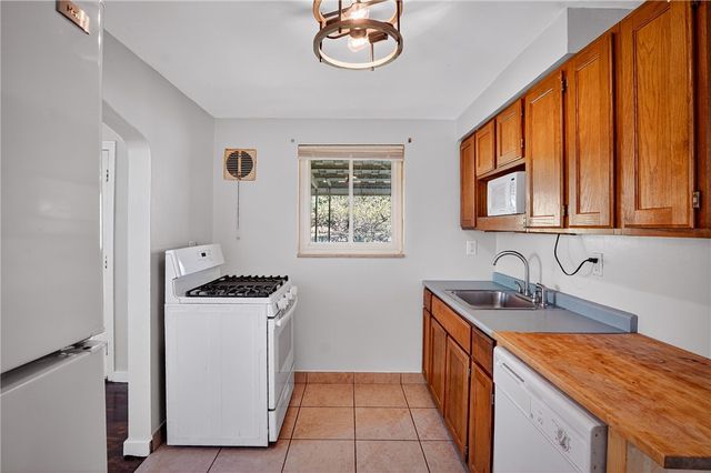 813 Alberta Dr, West Mifflin, PA 15122