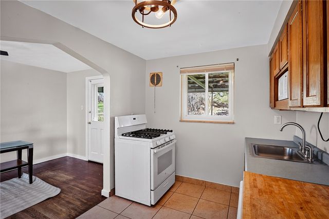 813 Alberta Dr, West Mifflin, PA 15122