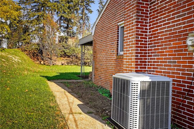 813 Alberta Dr, West Mifflin, PA 15122