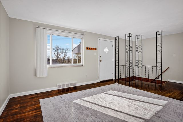 813 Alberta Dr, West Mifflin, PA 15122