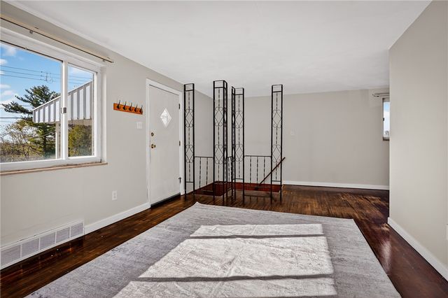 813 Alberta Dr, West Mifflin, PA 15122