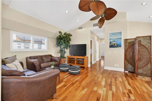 120 N Loreta Walk, Long Beach, CA 90803