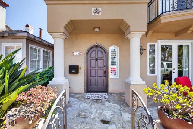 120 N Loreta Walk, Long Beach, CA 90803