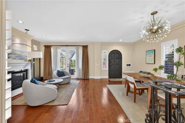 120 N Loreta Walk, Long Beach, CA 90803