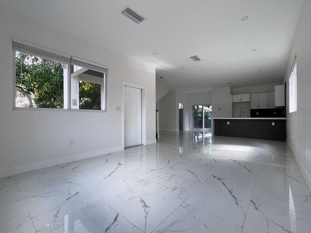 536 NW 13th Avenue, Fort Lauderdale, FL 33311