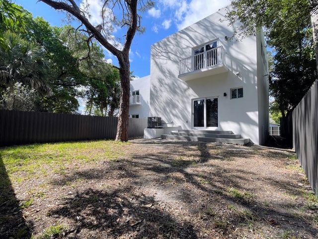 536 NW 13th Avenue, Fort Lauderdale, FL 33311