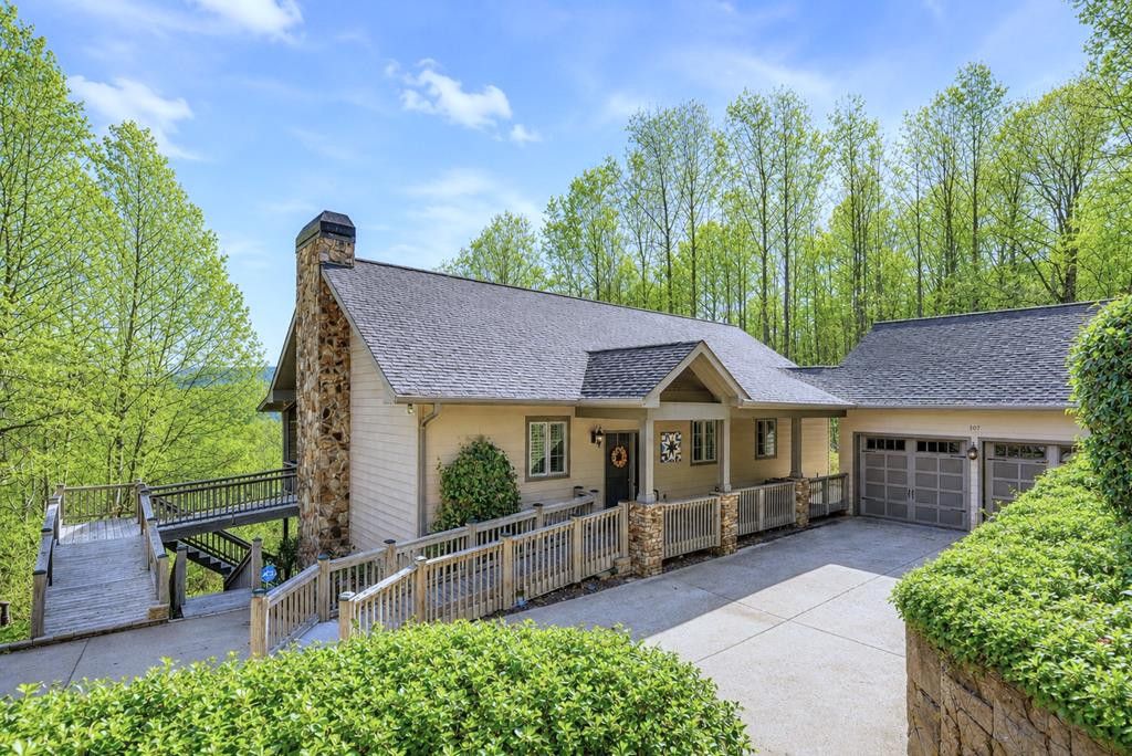197 Eagles View Road, Hayesville, NC 28904