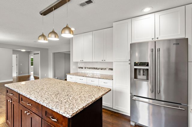 30 Woodridge Lane, Sunfish Lake, MN 55077
