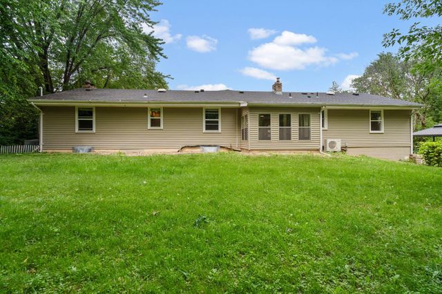 30 Woodridge Lane, Sunfish Lake, MN 55077