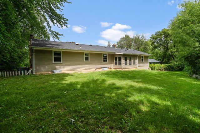 30 Woodridge Lane, Sunfish Lake, MN 55077
