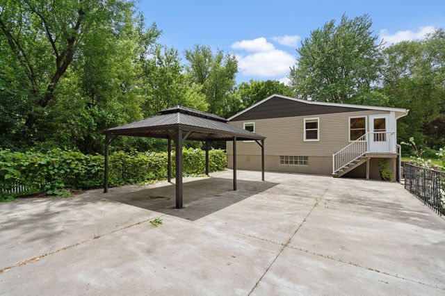 30 Woodridge Lane, Sunfish Lake, MN 55077
