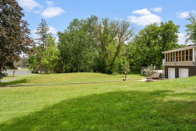 30 Woodridge Lane, Sunfish Lake, MN 55077