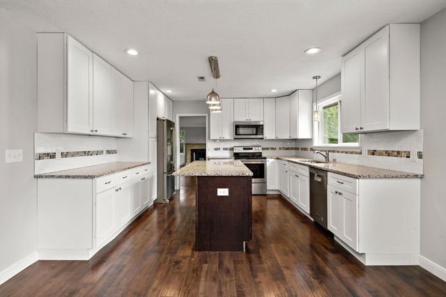 30 Woodridge Lane, Sunfish Lake, MN 55077