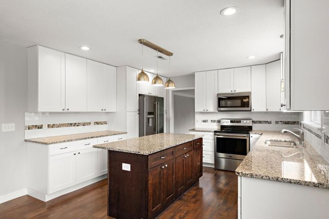30 Woodridge Lane, Sunfish Lake, MN 55077