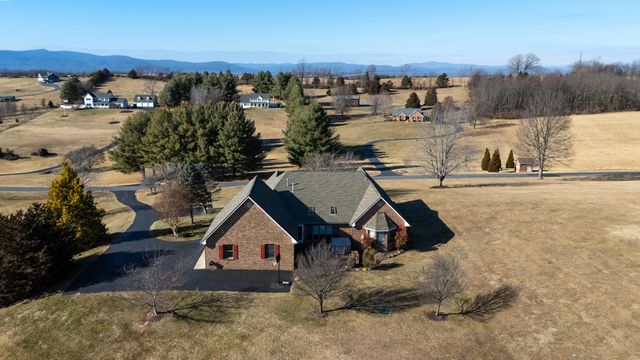 147 BON LEA DR, Staunton, VA 24401