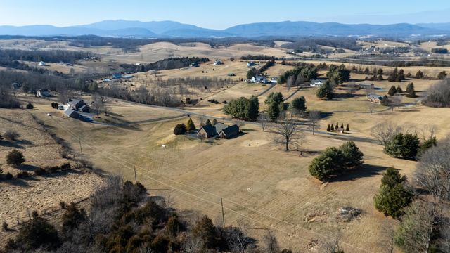 147 BON LEA DR, Staunton, VA 24401