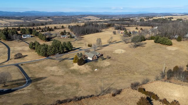 147 BON LEA DR, Staunton, VA 24401