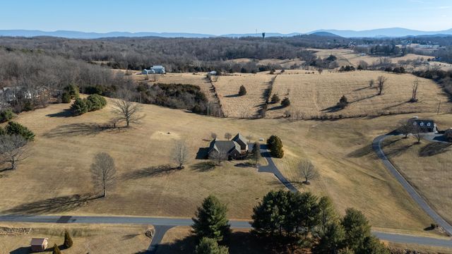 147 BON LEA DR, Staunton, VA 24401