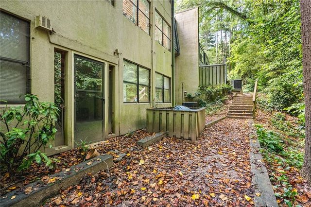 141 Amherst Place NW, Atlanta, GA 30327