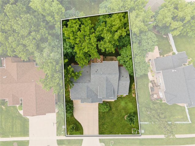 4029 Windfall Dr NW, Cedar Rapids, IA 52405
