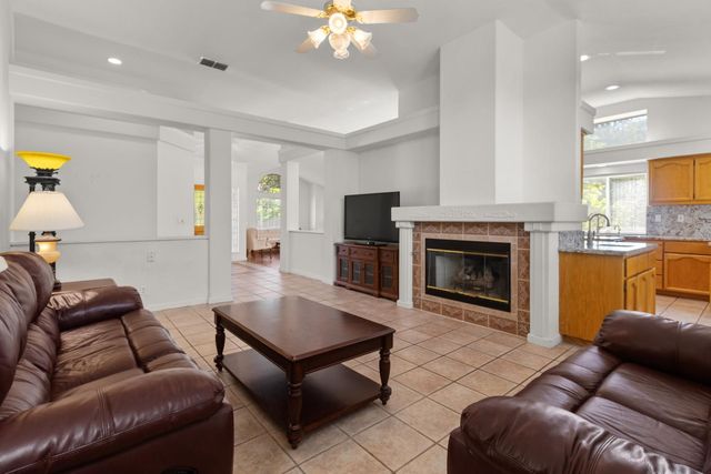 119 Darrington Dr, Folsom, CA 95630