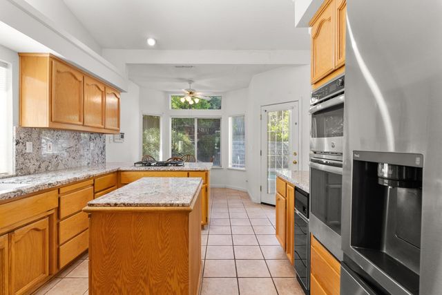 119 Darrington Dr, Folsom, CA 95630