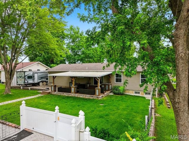 11 S Meadow Drive, O'fallon, MO 63366
