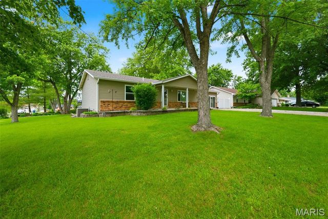 11 S Meadow Drive, O'fallon, MO 63366