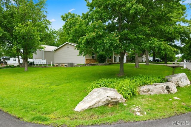 11 S Meadow Drive, O'fallon, MO 63366