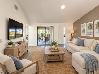 2811 SE 15th PL 203, Cape Coral, FL 33904