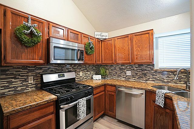 133 Cotton Drive, Lake Jackson, TX 77566