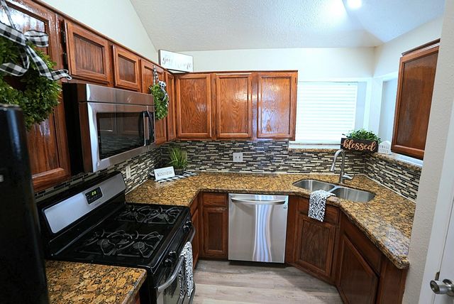 133 Cotton Drive, Lake Jackson, TX 77566