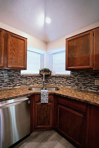 133 Cotton Drive, Lake Jackson, TX 77566