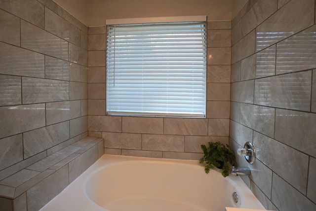 133 Cotton Drive, Lake Jackson, TX 77566