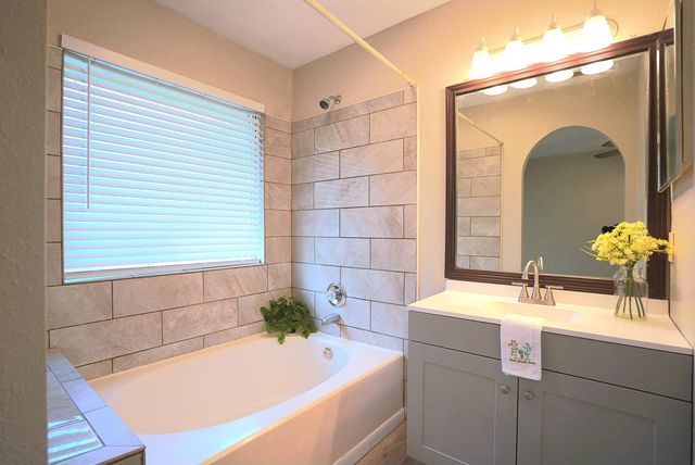 133 Cotton Drive, Lake Jackson, TX 77566