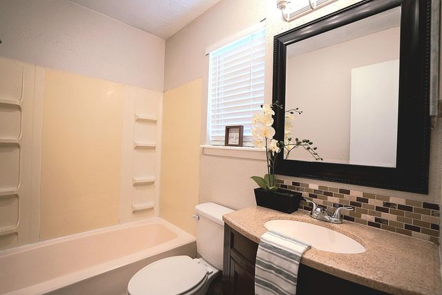 133 Cotton Drive, Lake Jackson, TX 77566