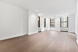 25 Broad St Apt 8T, New York City, NY 10004