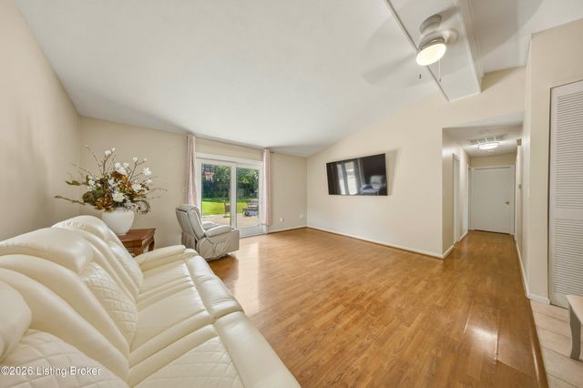 2830 Rockhaven Ave, Louisville, KY 40220