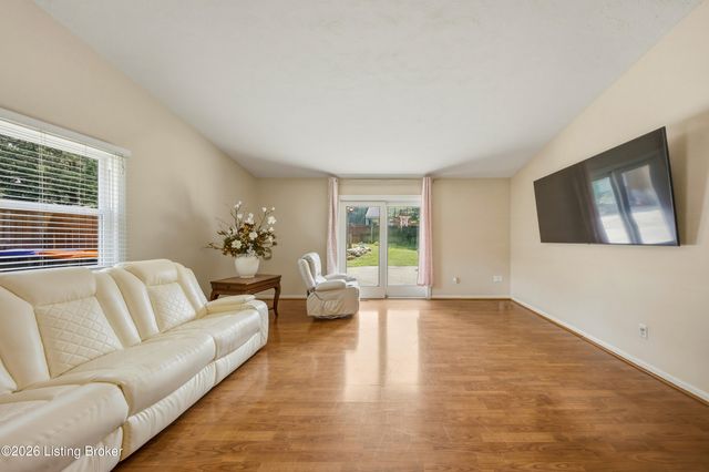 2830 Rockhaven Ave, Louisville, KY 40220